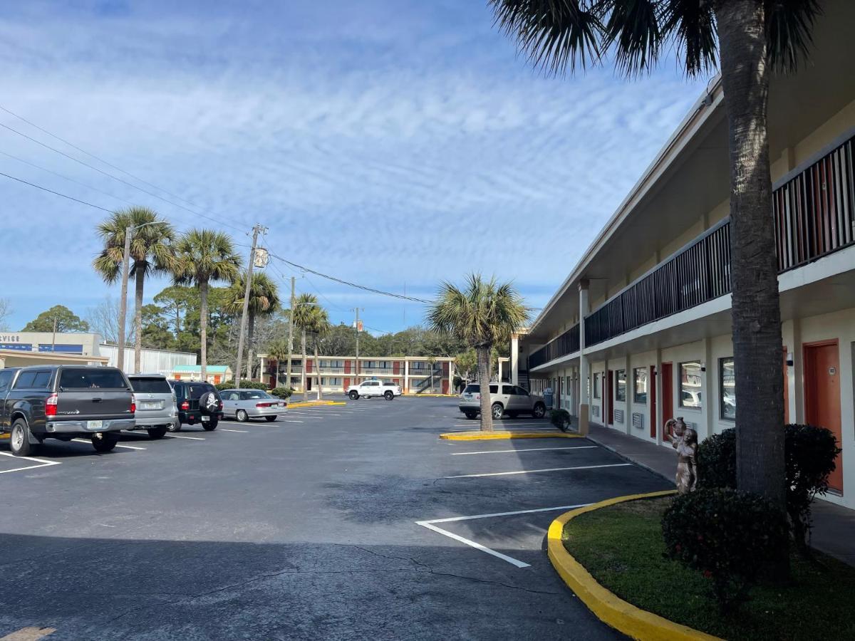 Hole Inn The Wall Hotel - Fort Walton Beach - Sunset Plaza - Nearby Beaches & Hurlburt Zewnętrze zdjęcie