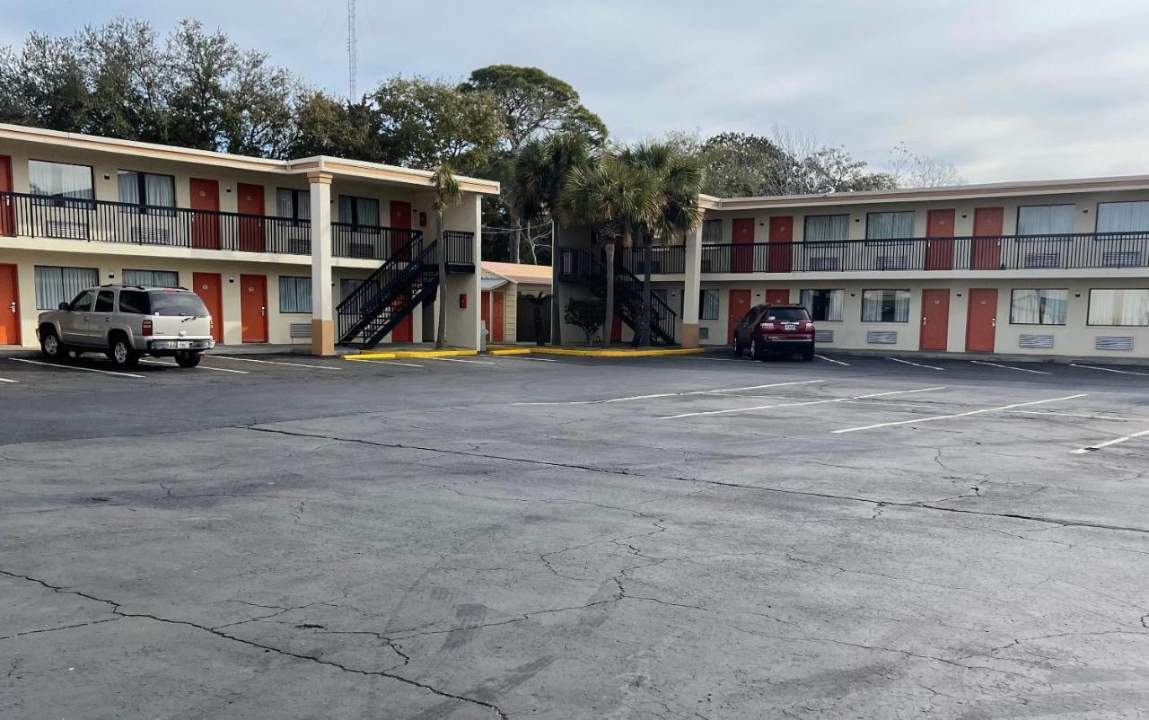 Hole Inn The Wall Hotel - Fort Walton Beach - Sunset Plaza - Nearby Beaches & Hurlburt Zewnętrze zdjęcie