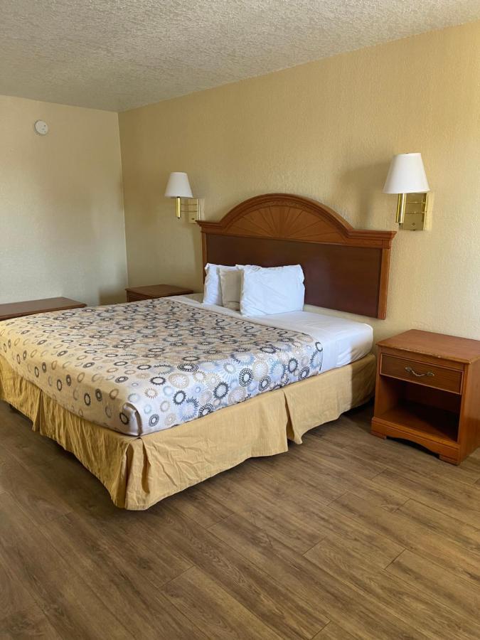 Hole Inn The Wall Hotel - Fort Walton Beach - Sunset Plaza - Nearby Beaches & Hurlburt Zewnętrze zdjęcie