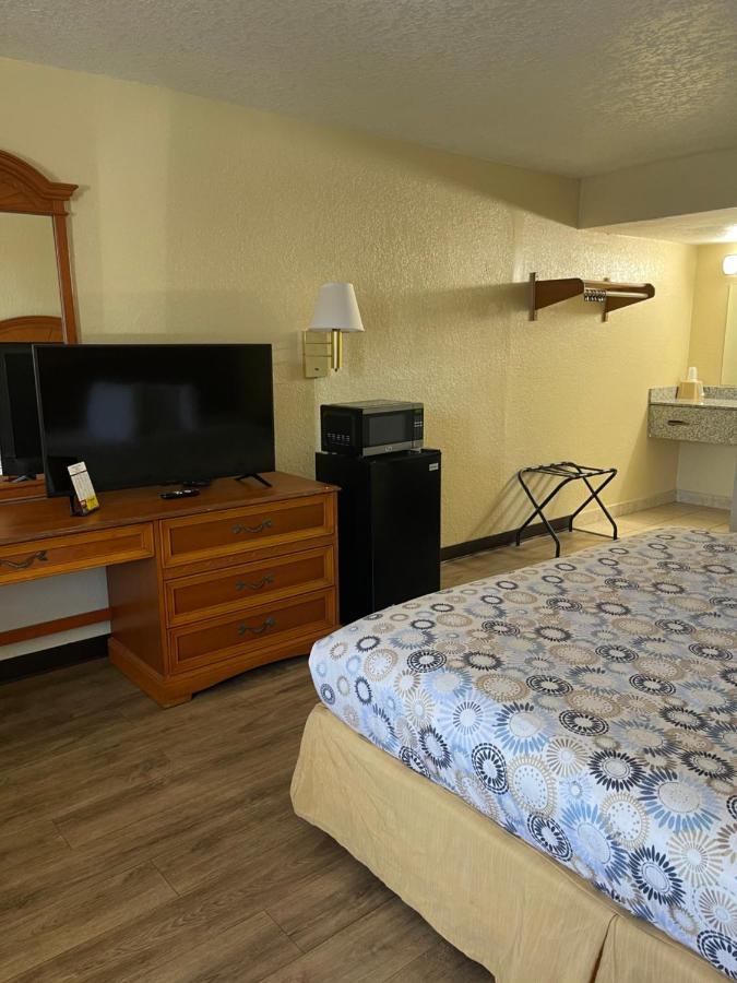 Hole Inn The Wall Hotel - Fort Walton Beach - Sunset Plaza - Nearby Beaches & Hurlburt Zewnętrze zdjęcie