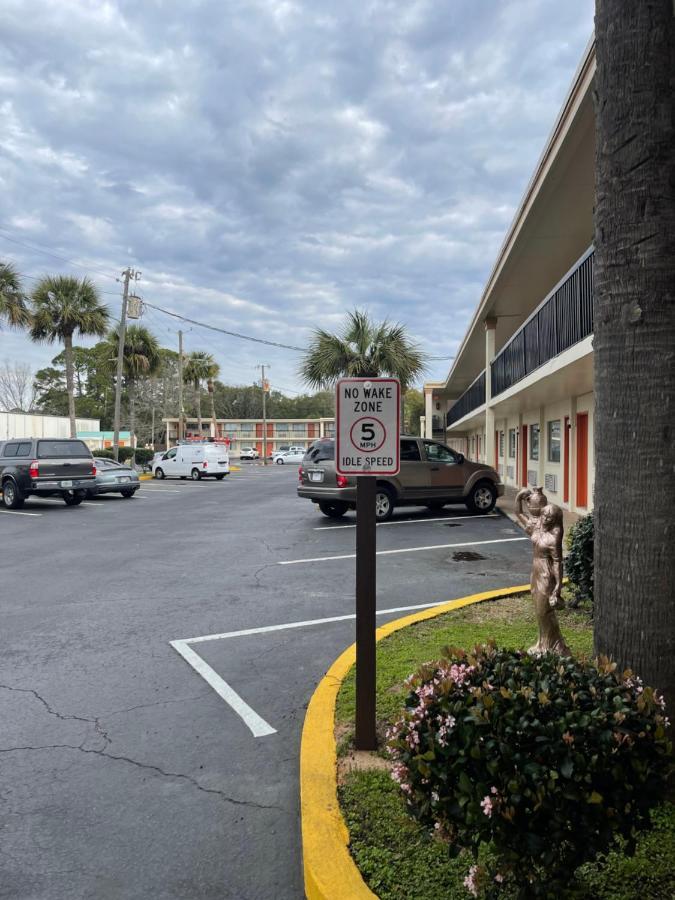 Hole Inn The Wall Hotel - Fort Walton Beach - Sunset Plaza - Nearby Beaches & Hurlburt Zewnętrze zdjęcie
