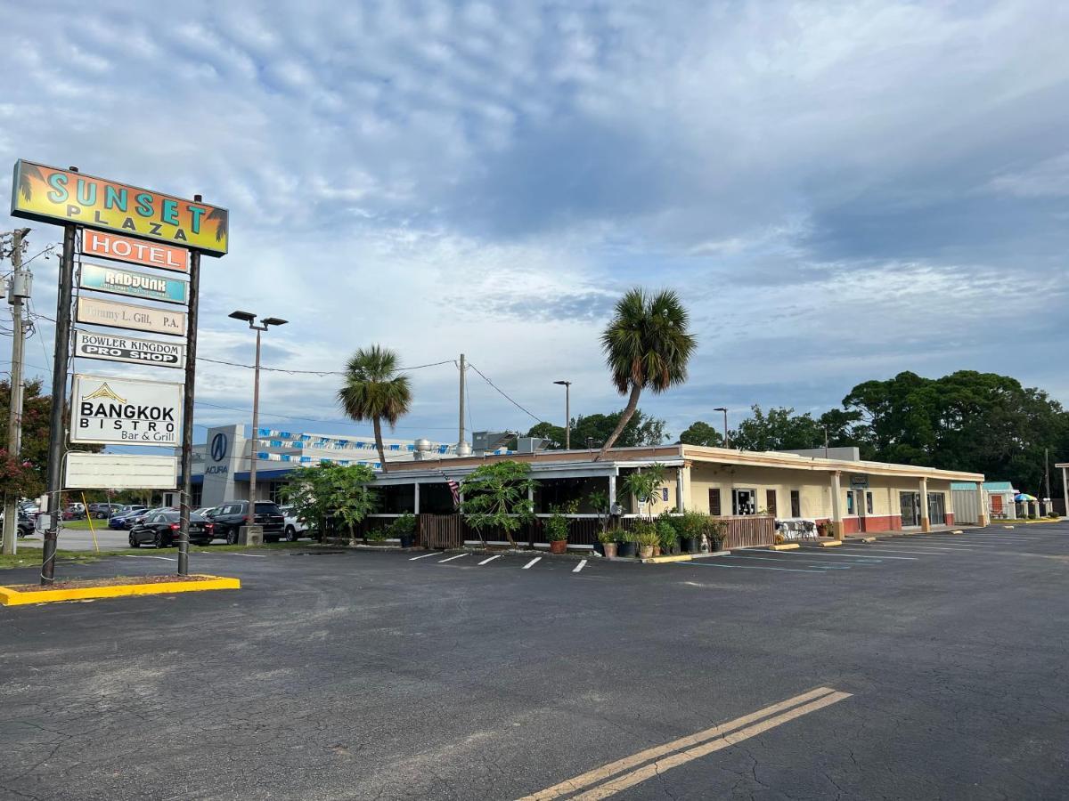 Hole Inn The Wall Hotel - Fort Walton Beach - Sunset Plaza - Nearby Beaches & Hurlburt Zewnętrze zdjęcie