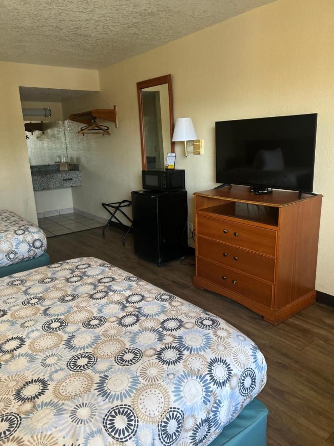 Hole Inn The Wall Hotel - Fort Walton Beach - Sunset Plaza - Nearby Beaches & Hurlburt Zewnętrze zdjęcie