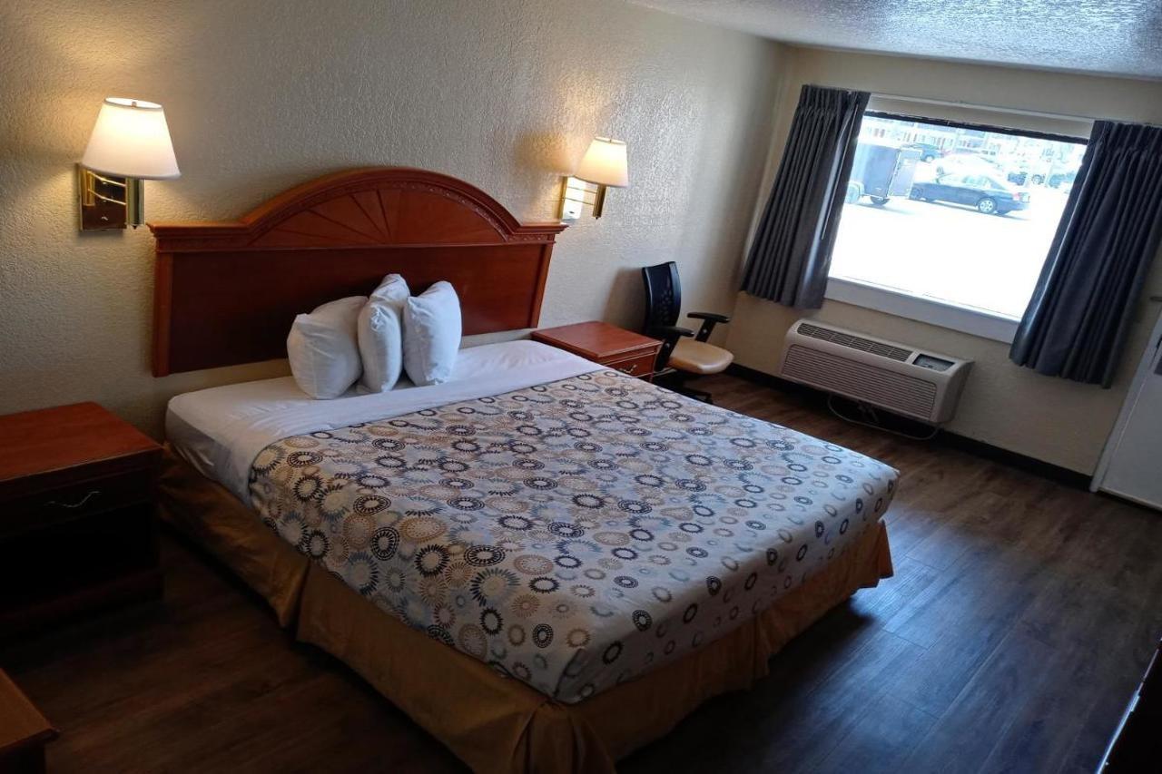 Hole Inn The Wall Hotel - Fort Walton Beach - Sunset Plaza - Nearby Beaches & Hurlburt Zewnętrze zdjęcie