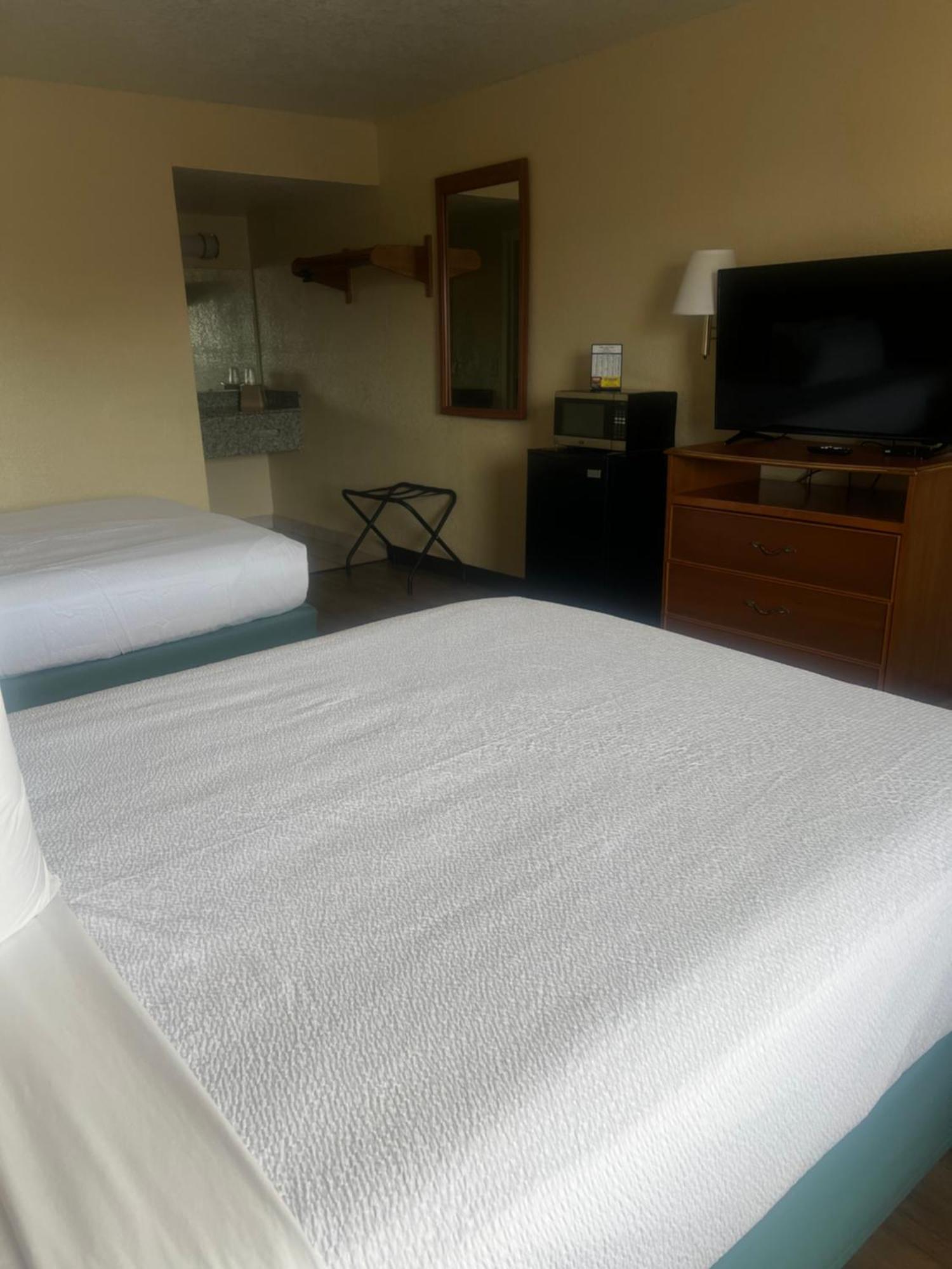 Hole Inn The Wall Hotel - Fort Walton Beach - Sunset Plaza - Nearby Beaches & Hurlburt Zewnętrze zdjęcie