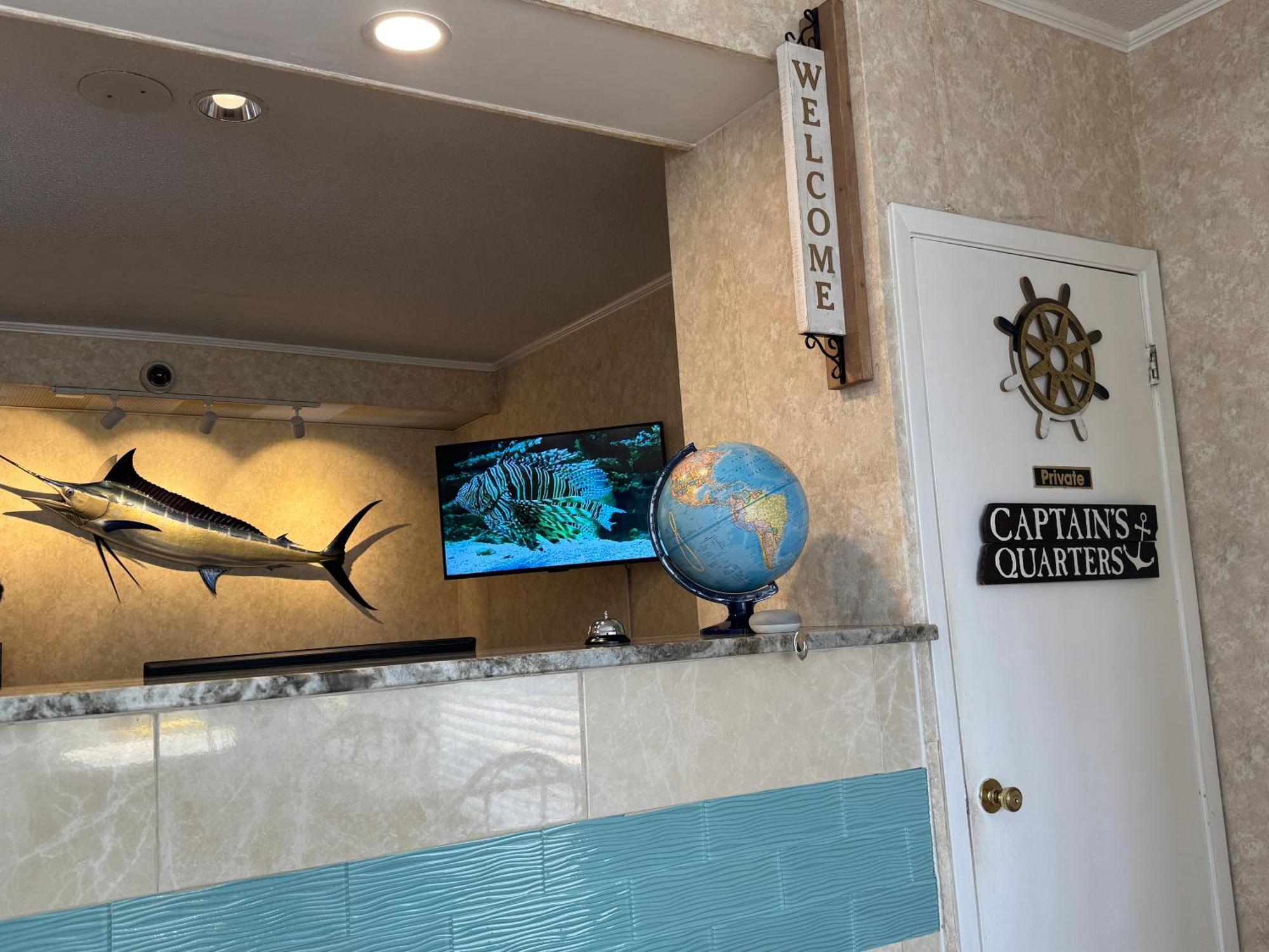 Hole Inn The Wall Hotel - Fort Walton Beach - Sunset Plaza - Nearby Beaches & Hurlburt Zewnętrze zdjęcie