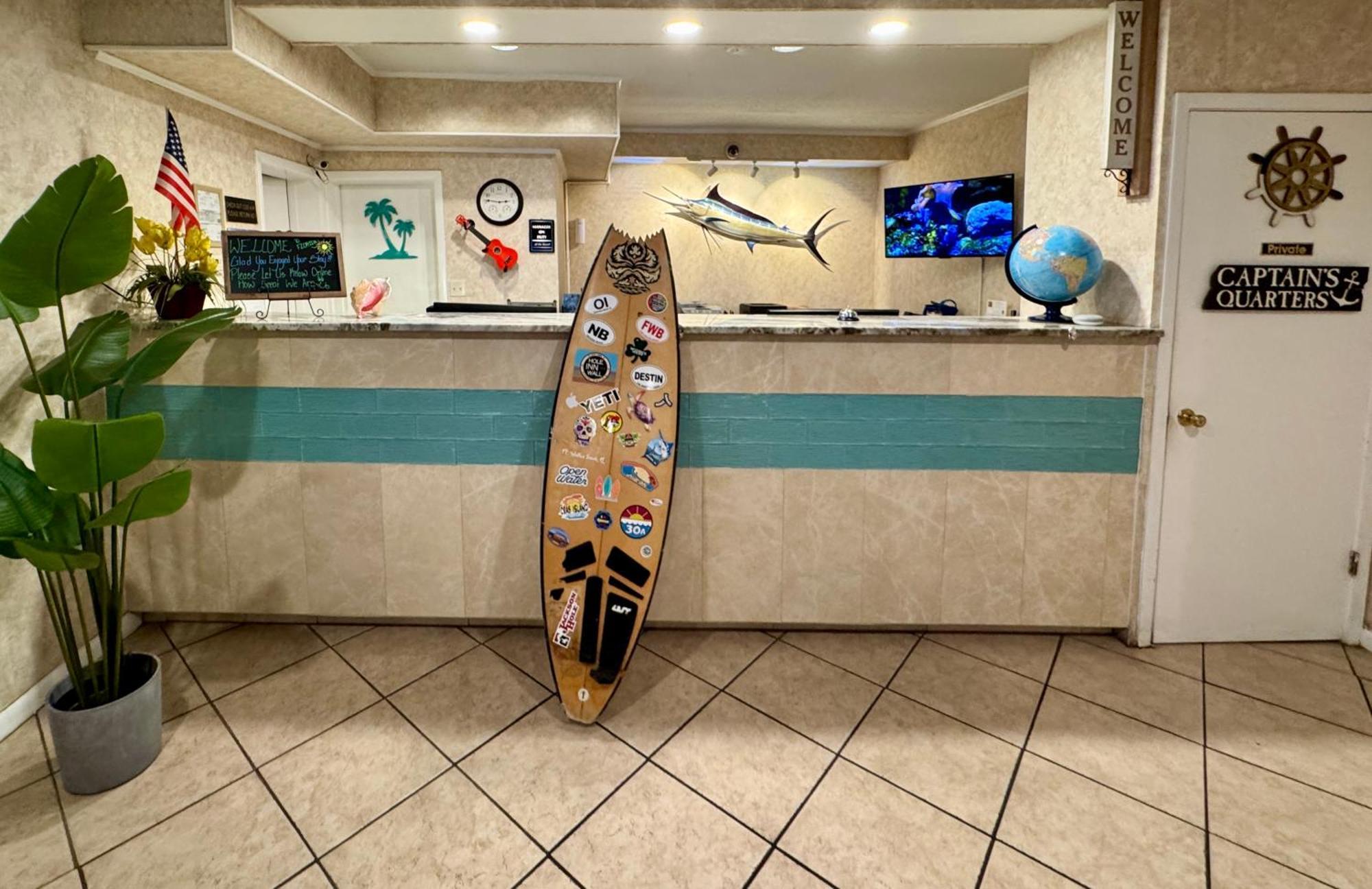 Hole Inn The Wall Hotel - Fort Walton Beach - Sunset Plaza - Nearby Beaches & Hurlburt Zewnętrze zdjęcie